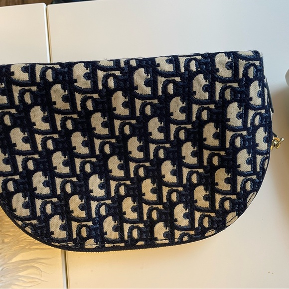 Blue and White Patterned Tote - Picture 11 of 12